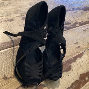 JESSICA SIMPSON WESTAH PUMPS! 👠